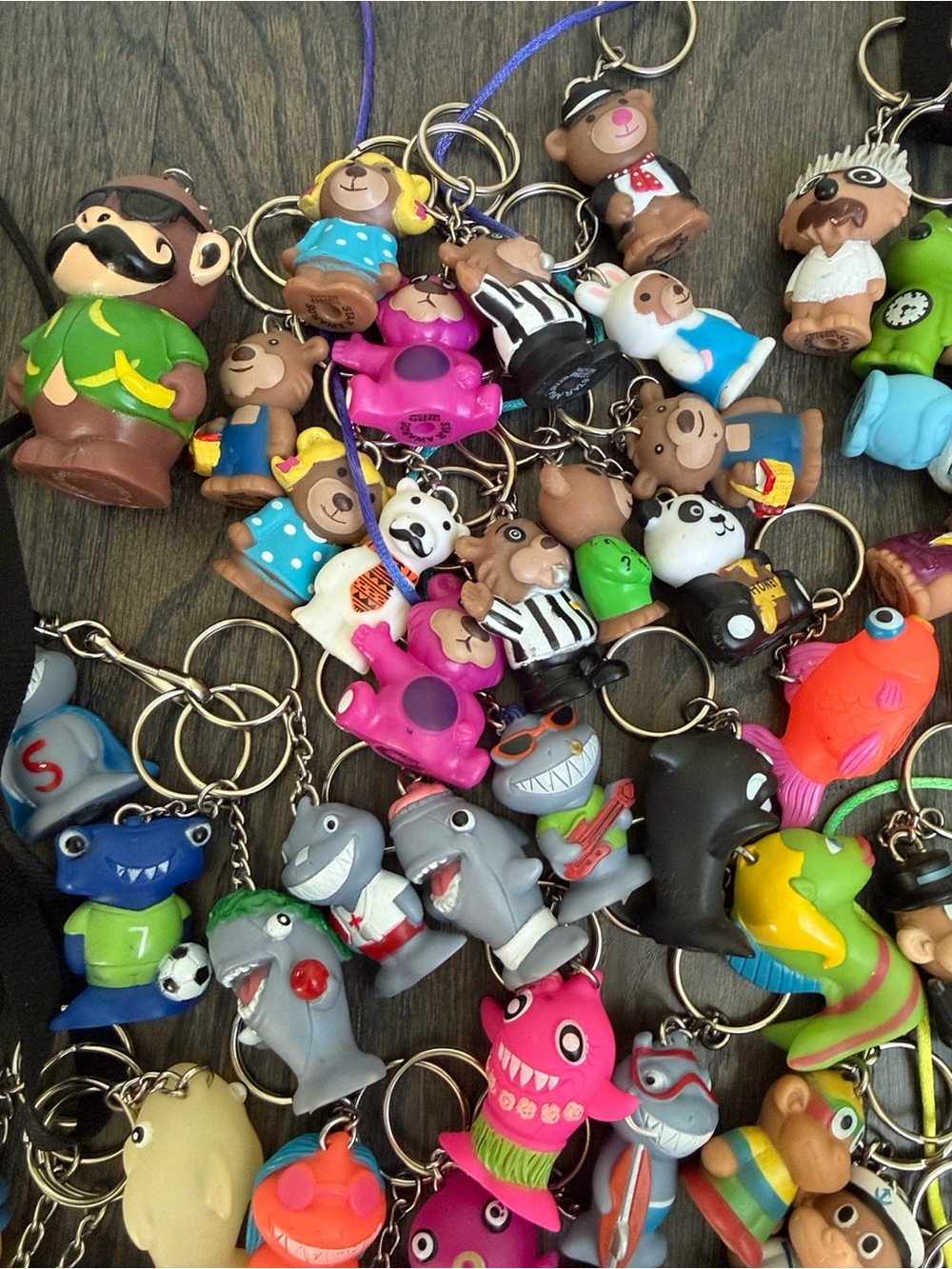 100 Collectible Keychains 1.5” Rubber 3D Key Chains Backpack Prize Favor Animals - Picture 13 of 17